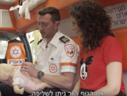 איך נשלוף גוף זר מתינוק?