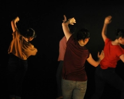 לאור הזכרונות - רוקדים כרמון