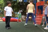 חינוך גופני בחצר פעילה