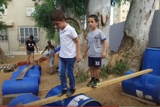 חצר פעילה על הבוקר