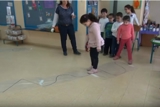 תנועה וגאומטריה בקבוצה קטנה – נעים עם הקווים
