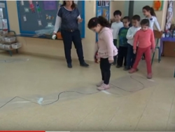 תנועה וגאומטריה בקבוצה קטנה – נעים עם הקוים