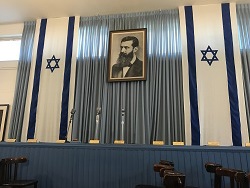 דוד בן-גוריון מקריא את מגילת העצמאות