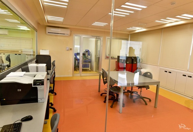 מכונה לחיתוך בלייזר ומחרטה CNC