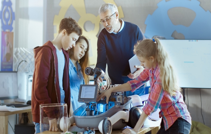 תיאור בית ספר יסודי הפועל לפי גישת STEM בין-תחומי מקדם הוגנות