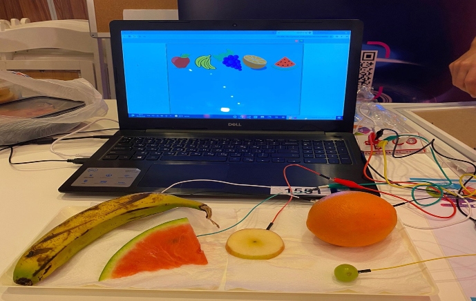 לומדים אנגלית בסביבת Scratch עם ערכת MakeyMakey