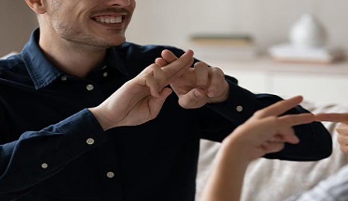 הנגשת תרגום לשפת הסימנים, תמלול עבור הורה עם מוגבלות בשמיעה