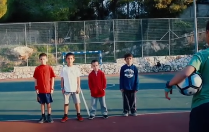 מקום שני - ילד כלב. כפר סבא ורעננה אוהבות חיות. יוצרים: אורט שפירא כ"ס