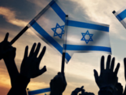 כל הארץ דגלים, יפה ירקוני