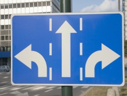 נהיגה בדרך – צמתים ותמרורים