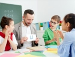 שיחה בין מנהלת והורים בעקבות אלימות של ילד משולב, מרכז הסימולציה