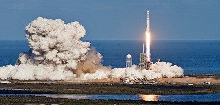 חברת SpaceX שיגרה לחלל חללית מְאוּישֶׁת