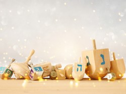 בחצר של פופיק – חנוכה