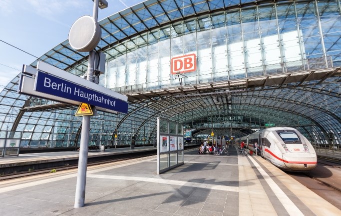 גרמניה: מחיר הנסיעה ברכבות ירד ל-9 אירו בחודש. בכמה ירד הזיהום?    