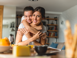 "אני רוקד עם אמא"