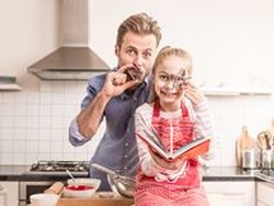 הקראת הספר "אבא עושה בושות"