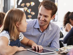 מורה-תלמיד בשיחה פרטנית, מנהל עובדי הוראה והמרכז הארצי לסימולציה בחינוך