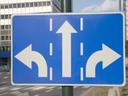 נהיגה בדרך – צמתים ותמרורים